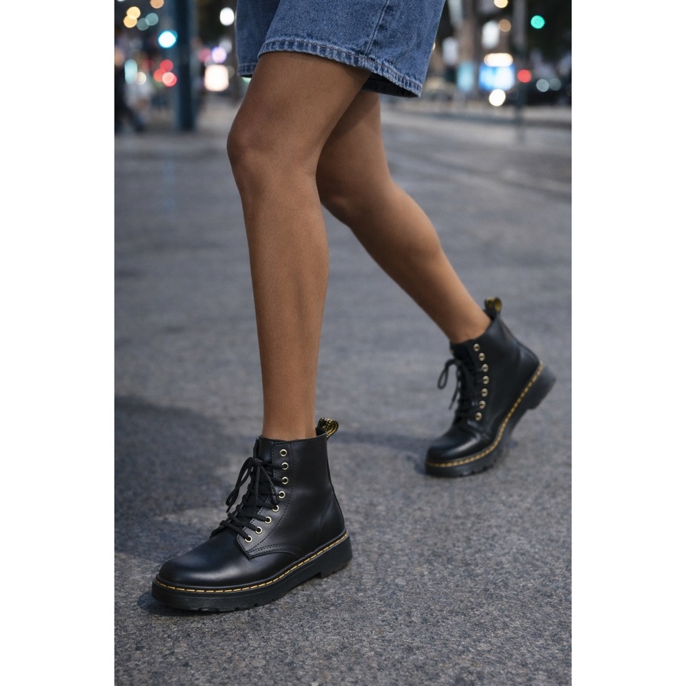 Dr. Martens Zavala Combat Boots Women 7 Men 6β Black Leather Excellent 8-Eyelet